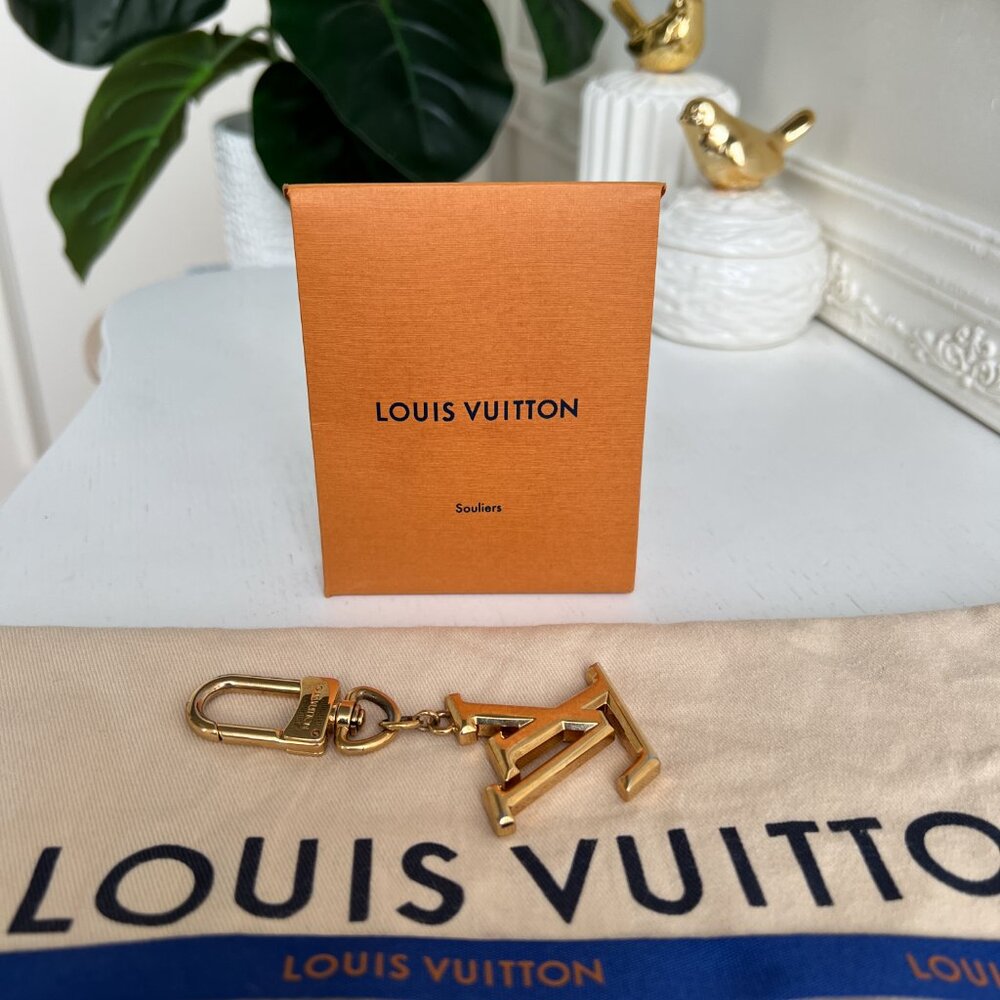 Authentic Louis Vuitton Keychain monogram gold B1025